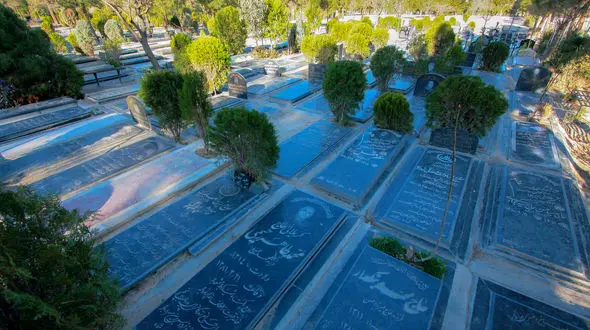 جزئیاتی از مراسم ختم لاکچری در ایران + عکس