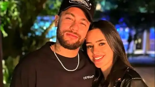 ولخرجی نیمار برای همسر قدبلند و مدلش در روز زن/ مبارکا باشه، چه بانوی خوش شانسی+عکس