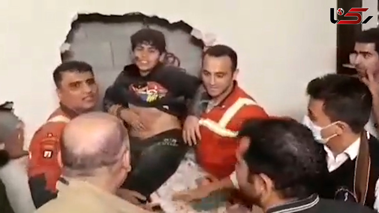 فیلم لحظه نجات پسر 12 ساله تهرانی از شیار بین 2 ساختمان 