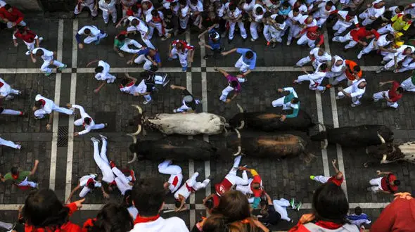 فرار از شاخ گاوها