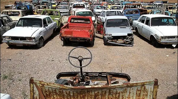 دستبند پلیس بر دستان  دزد حرفه ای قطعات خودرو