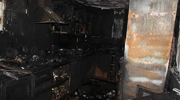 وقتی همه خواب بودند یک آتش نشان میان شعله های آتش جان باخت +گزارش تصویری