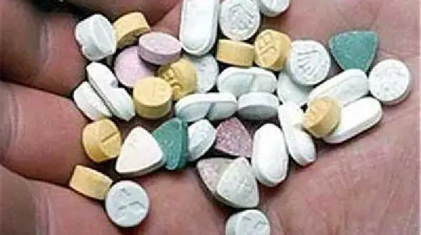 پاپس کِشیدن دختر در تصمیم عاشقانه برای مرگ خودخواسته /  پسر عاشق به تنهایی مُرد