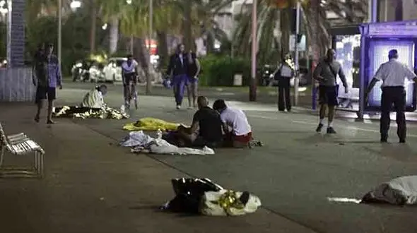 ویدئوی دلهره آور  و منتشر نشده از حادثه کامیون مرگ در فرانسه+تصاویر