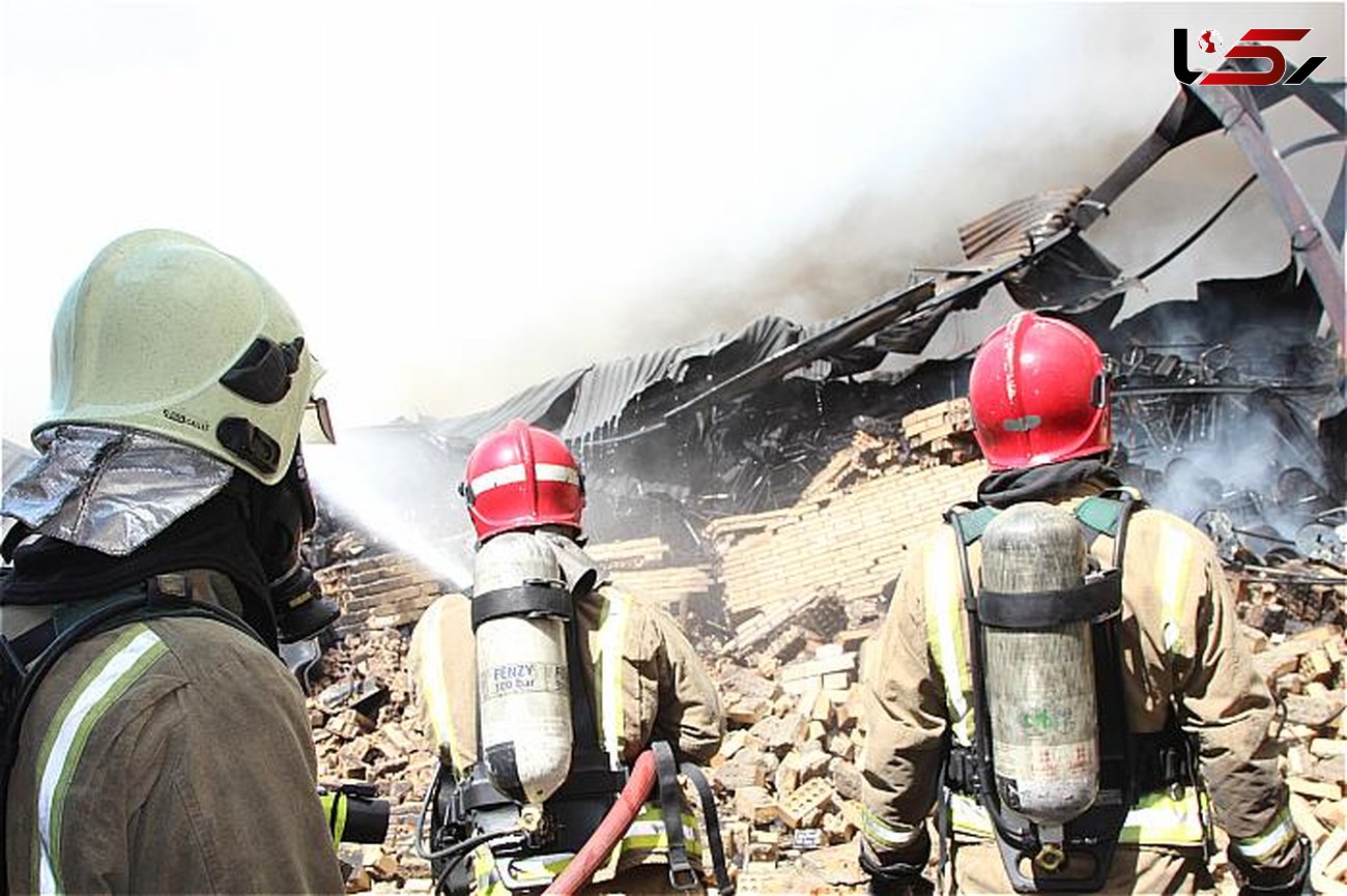 آتش سوزی مهیب انبار10 هزار متری در باقرشهر+تصاویر