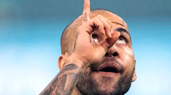 فوتبالیست مطرح به اقدام سیاه با یک زن جوان اعتراف کرد / از ترس زنم گردن نمی گرفتم!