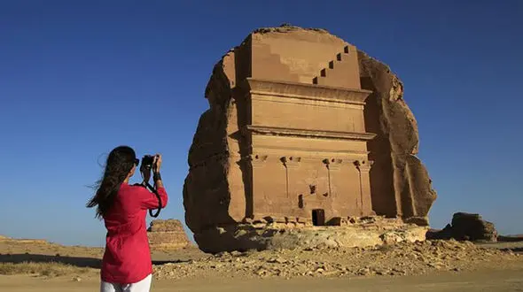 ممنوعیت سفر گردشگران زن تنها به عربستان
