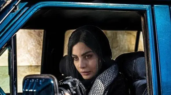 فیلم دلخوری صحرا اسداللهی: ما فقیر بودیم اما شاید نخوام کسی بدونه تو زمین خاکی نون لول میکردم با گوجه میخوردم /  شاید  میخواستم بگم از کالیفرنیا اومدم !