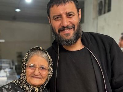 مادرِ جواد عزتی بازیگر سریال وحشی: سیگار بهمن میکشم به هومن گفتم اگه سیگار و چایی من آماده باشه 24 ساعت برات کار می کنم