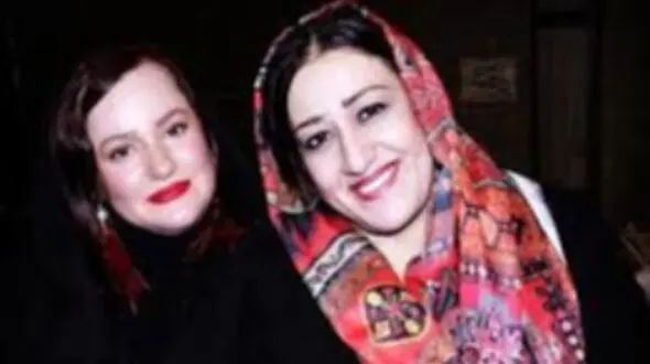 قاب قدیمی از جوانی فاطمه هاشمی و نعیمه نظام دوست