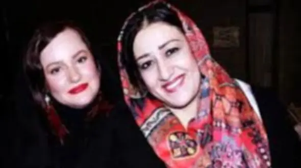 قاب قدیمی از جوانی فاطمه هاشمی و نعیمه نظام دوست