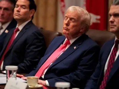 کابینه در حال بحث، ترامپ در حال چرت!