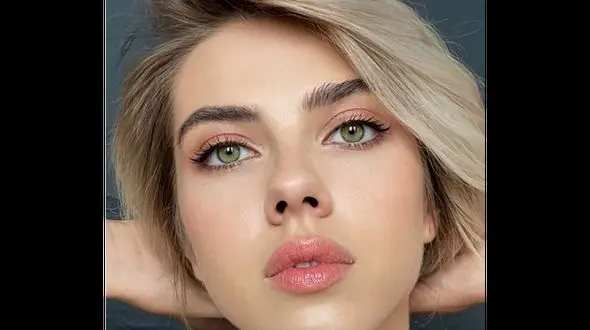 این دختر جذاب بی حجاب کدام خانم بازیگر ایرانی است ؟! / حتما اشتباه می کنید!