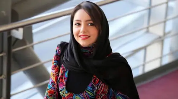  گردو خاک نازنین بیاتی با لباس تحسین برانگیز / جذاب ترین خانم بازیگر ایرانی مشخص شد!