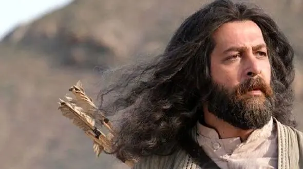 موزیک ویدئوی عاشقانه و احساسی کامران تفتی زیر شُرشُر بارون/ چه صدایی داره!