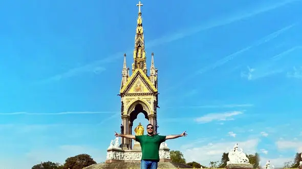 تفریحات و خوشگذرانی امید حاجیلی در لندن + عکس 