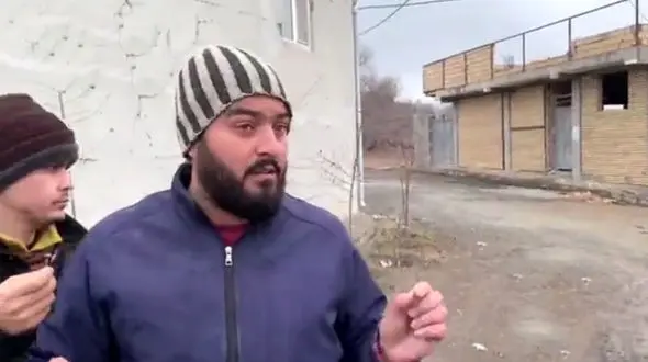 برخورد بد استاندار با شهروند زلزله زده فیرورقی / استاندار گفته وام مسکن کم است؟ خب نگیرید! + فیلم