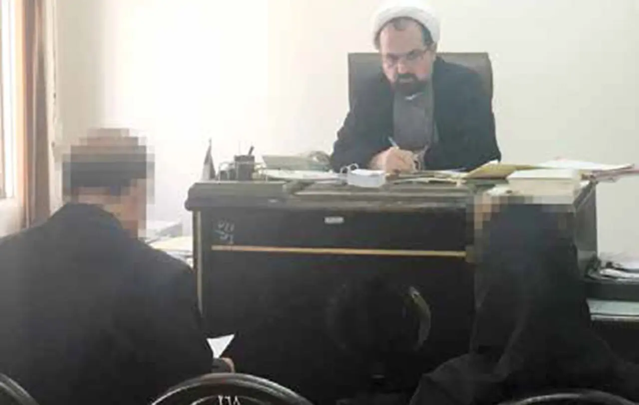 دختر جوان در پارکینگ خانه پزشک معروف تهرانی چه می کرد؟ +عکس