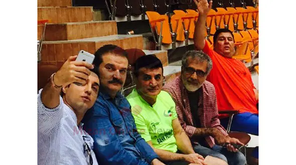 سلفی سه چهره در کنار حسین بنا +عکس