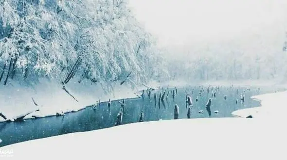 زمستان در اوج زیبایی / دریاچه چورت برفی در قاب تصویر + فیلم