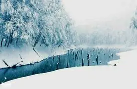 زمستان در اوج زیبایی / دریاچه چورت برفی در قاب تصویر + فیلم