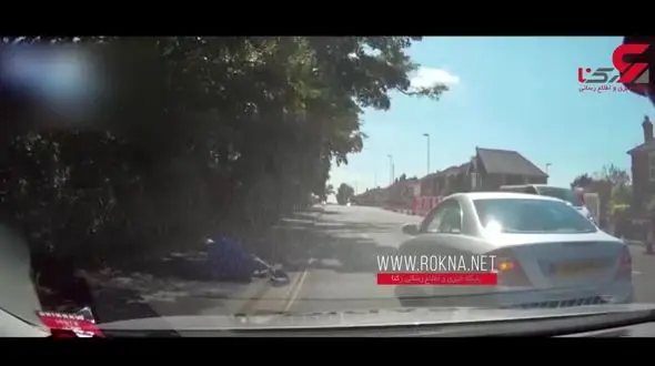 راننده کم طاقت در پشت چراغ قرمز حادثه ساز شد +فیلم