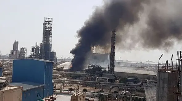 آتش سوزی بزرگ در پتروشیمی امیرکبیر  / دقایقی پیش رخ داد + فیلم 