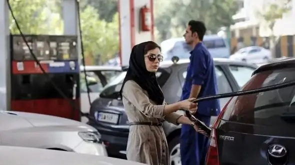 راهنمای دریافت سهمیه بنزین / فقط صاحبان خودروهای کمتر از یک میلیارد تومانی بخوانند