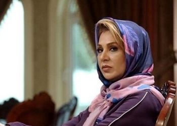 چهره شاداب و نچرال نسرین مقانلو در 19 سالگی کیک به دست جلوی خانه مادربزرگش+عکس/ تیپ سراسر مشکی خانم بازیگر