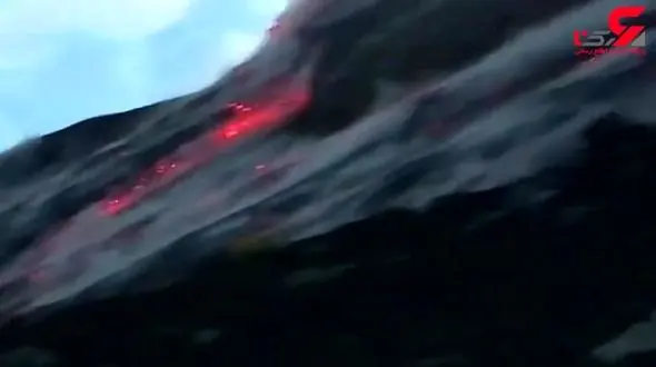 سعود حرفه ای کوهنوردان نترس از کوه آتشفشان در حال فوران+فیلم