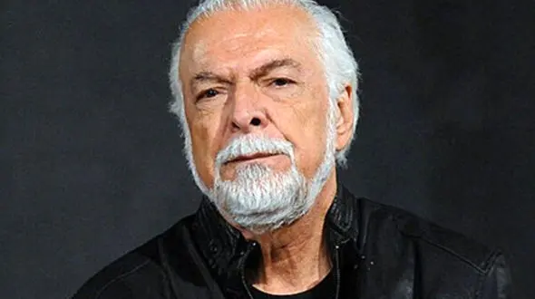 تاخیر خاکسپاری چنگیز جلیلوند به علت بازگشت دخترش به ایران  + عکس