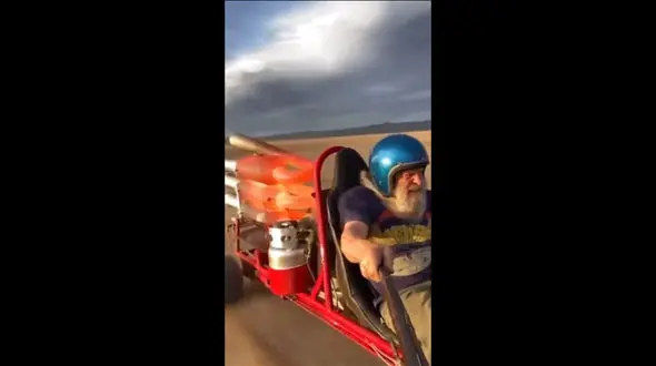 فیلم دیدنی از  اختراع جدید باب راکتمن / رانندگی جذاب با 3 موتور جت!