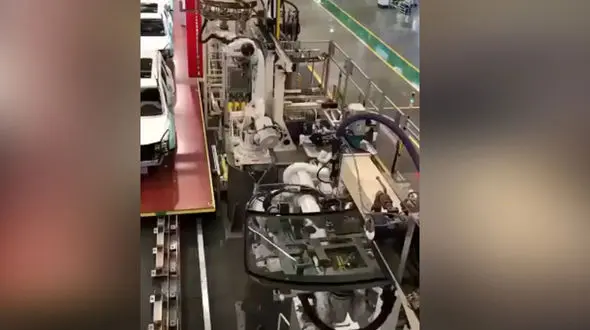 مراحل نصب شیشه روی ماشین + فیلم