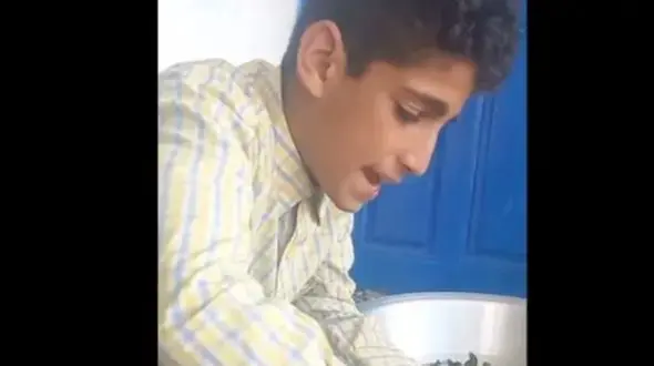 فیلم آواز باشکوه و احساسی پسربچه شمالی/  با صدای سوزناکش واسه مادرش آهنگ میخونه!