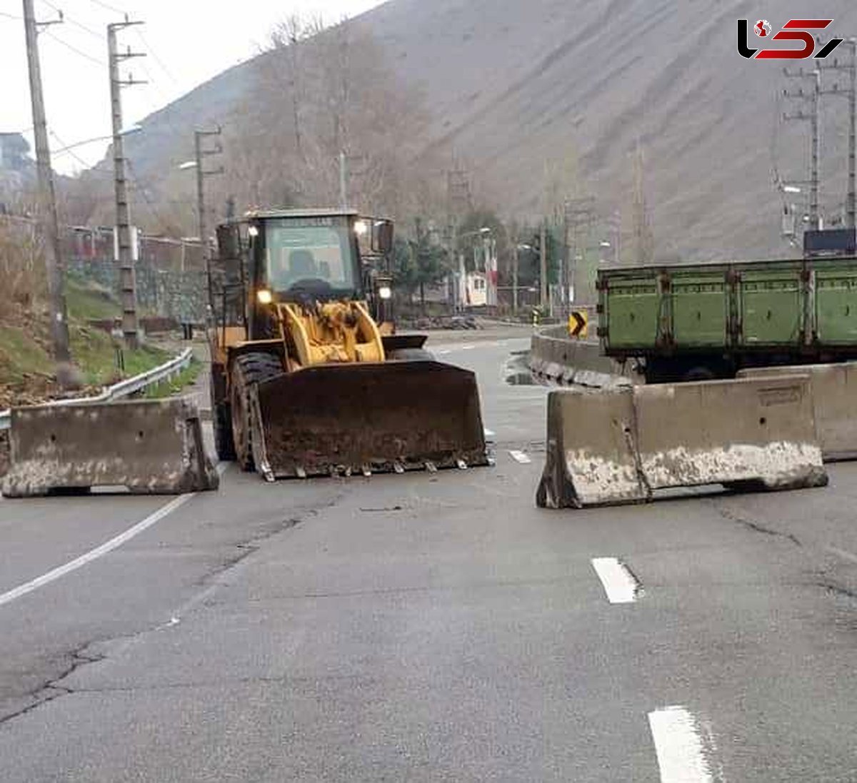 ریزش کوه در جاده روستایی وردیج