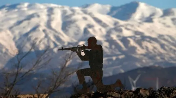 فیلم لحظات نفس‌گیر از دستگیری یک خرابکار در کوه‌های تهران توسط سپاه پاسداران