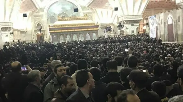 ظرفیت صحن امام خمینی (ره) تکمیل شد / مردم اصرار به ورود دارند + عکس 