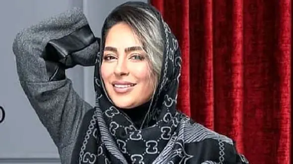 تیپ متفاوت سمانه پاکدل در کافه‌ای دنج و ژستی عاشقانه و خاص