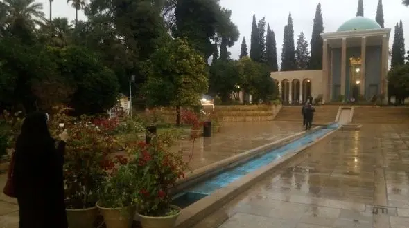 در پاییز به شهر شعر،گل و بلبل سفر کنید