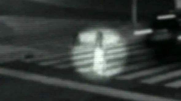 راز روح سرگردان زن گریان در پشت چراغ قرمز لو رفت + فیلم و عکس