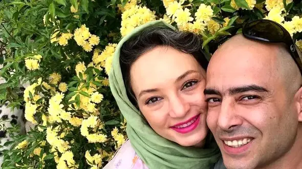 فیلم آواز بهشتی و عاشقانه شوهر سحر ولدبیگی برای همسرش ! /  آهنگ میخونه عاشقانه جلو مردم و همه را مات استعداد صدای خودش کردع !