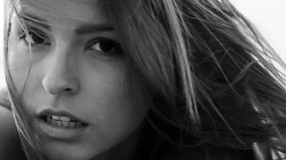 جنجال عکس‌های زن مشهور در اورشلیم!