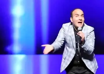 فیلم غش خنده / حسن ریوندی در شهری بدون حضور تماشاگر، برنامه تقلید صدای دختر تاجیکی را اجرا کرد 