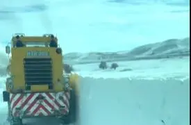 بارش سنگین ۱.۵ متری برف در محور مهاباد به بوکان؛ روستای بورهان زیر برف + فیلم