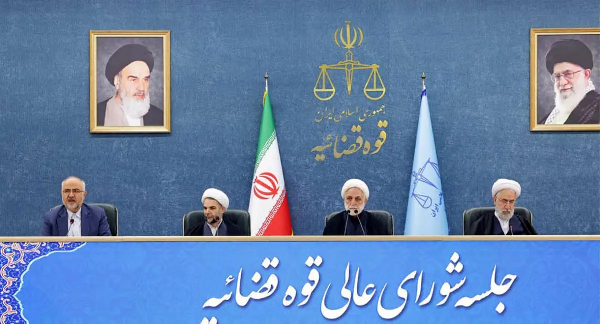 رئیس قوه قضاییه : عده‌ای با رانت پول‌های فراوان به جیب می‌زنند/ تضمین‌ها ی لازم در پرداخت تسهیلات بانکی اخذ نمی‌شود