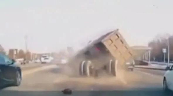تصادف وحشتناک در بزرگراه! + فیلم