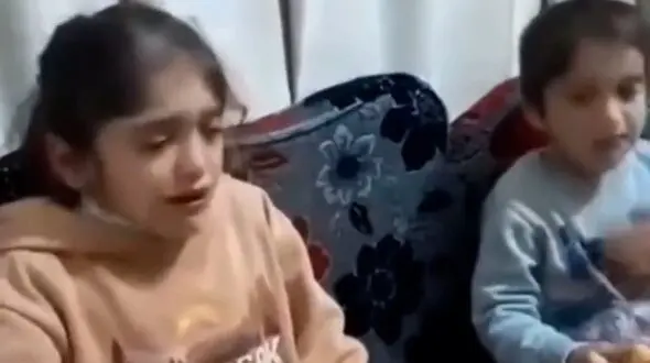 فیلم / بازداشت مادری  که فیلم خوراندن فلفل تند به فرزندانش را پخش کرد / برای فالور داشتن بچه هایش را فدا کرد