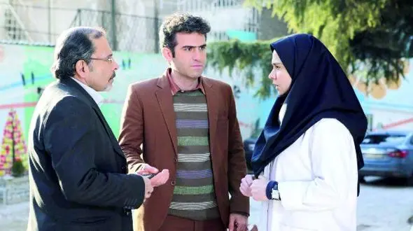 فیلم/ سکانس خنده دار لیسانسه ها؛ وقتی داماد رو به زور میبرن خواستگاری!