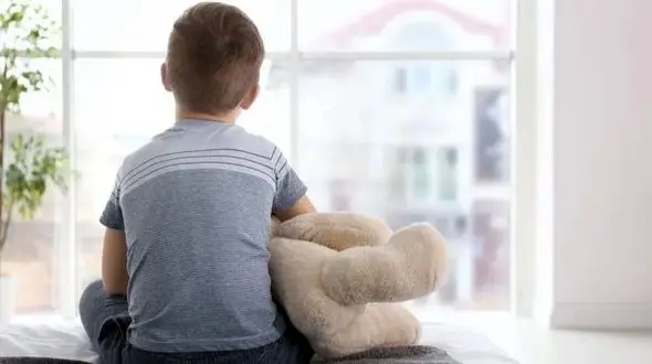 چگونه دوران کودکی می‌ تواند زوال عقل را در آینده شکل دهد؟