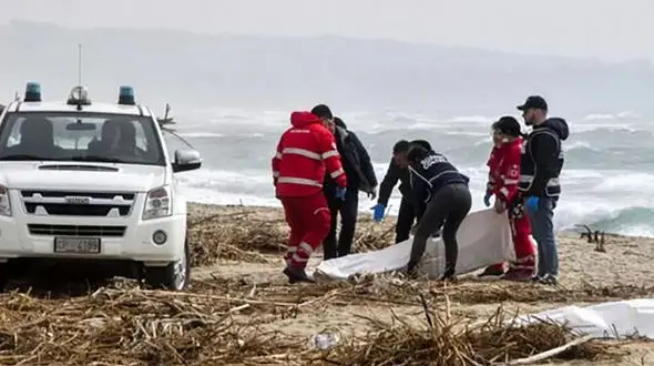 غرق شدن مرگبار قایق / 22 نفر جا در جا جان باختند